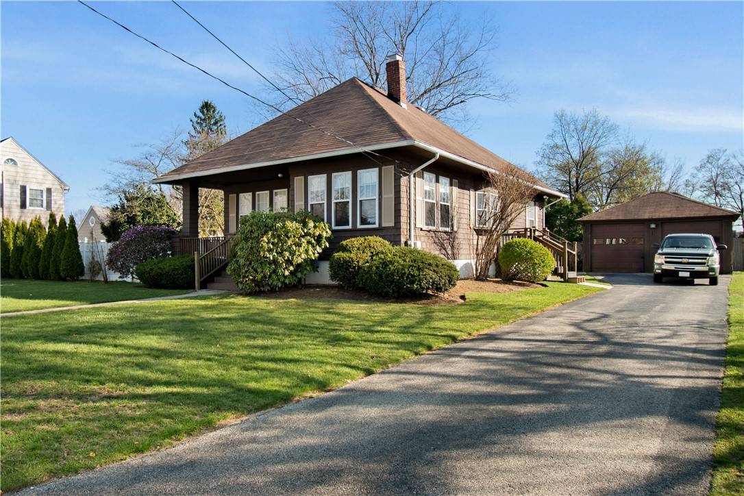 Warwick, RI 02886,72 Greenwood AVE