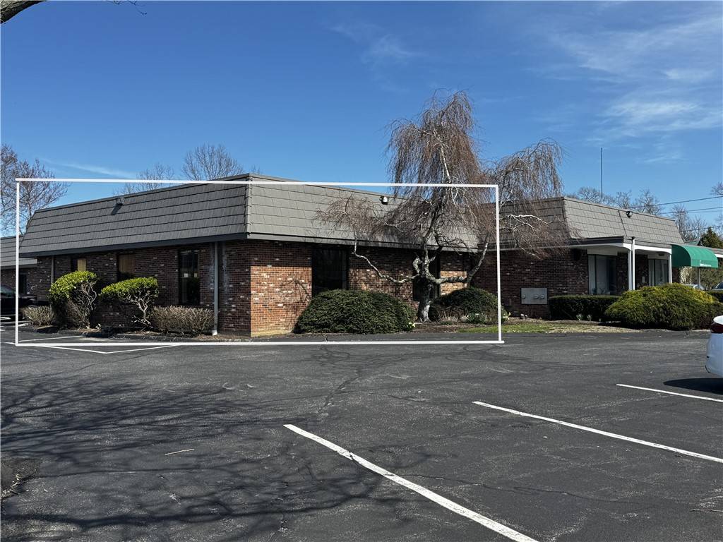 Seekonk, MA 02771,1334 Fall River AVE