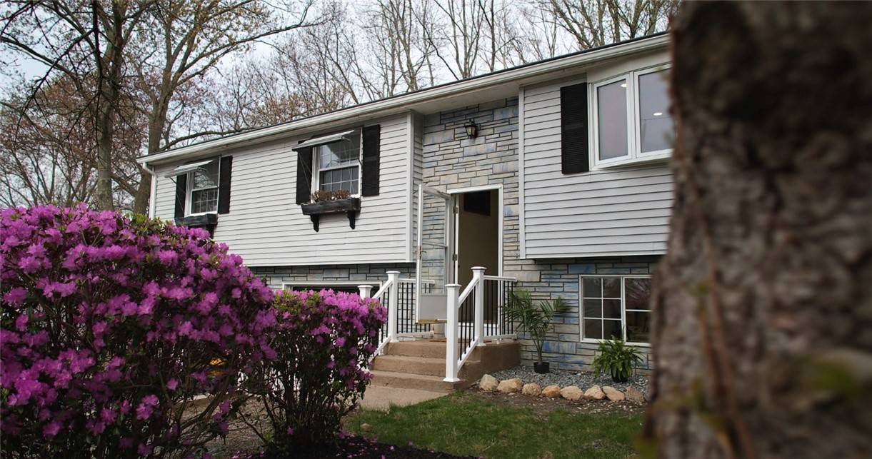 West Warwick, RI 02893,32 Wendy WAY
