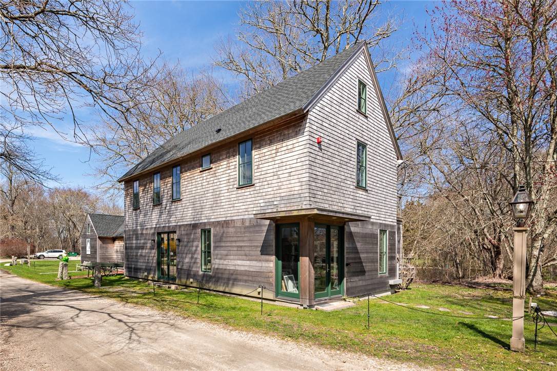 Tiverton, RI 02878,18 East RD