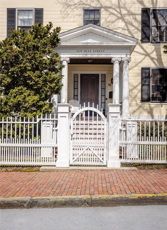 Newport, RI 02840,10 Bull ST