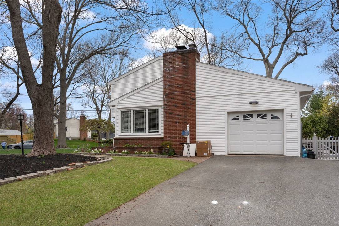 East Greenwich, RI 02818,84 Hickory DR