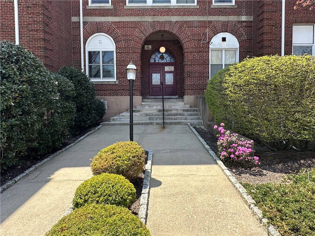 Warwick, RI 02886,3524 West Shore RD #214