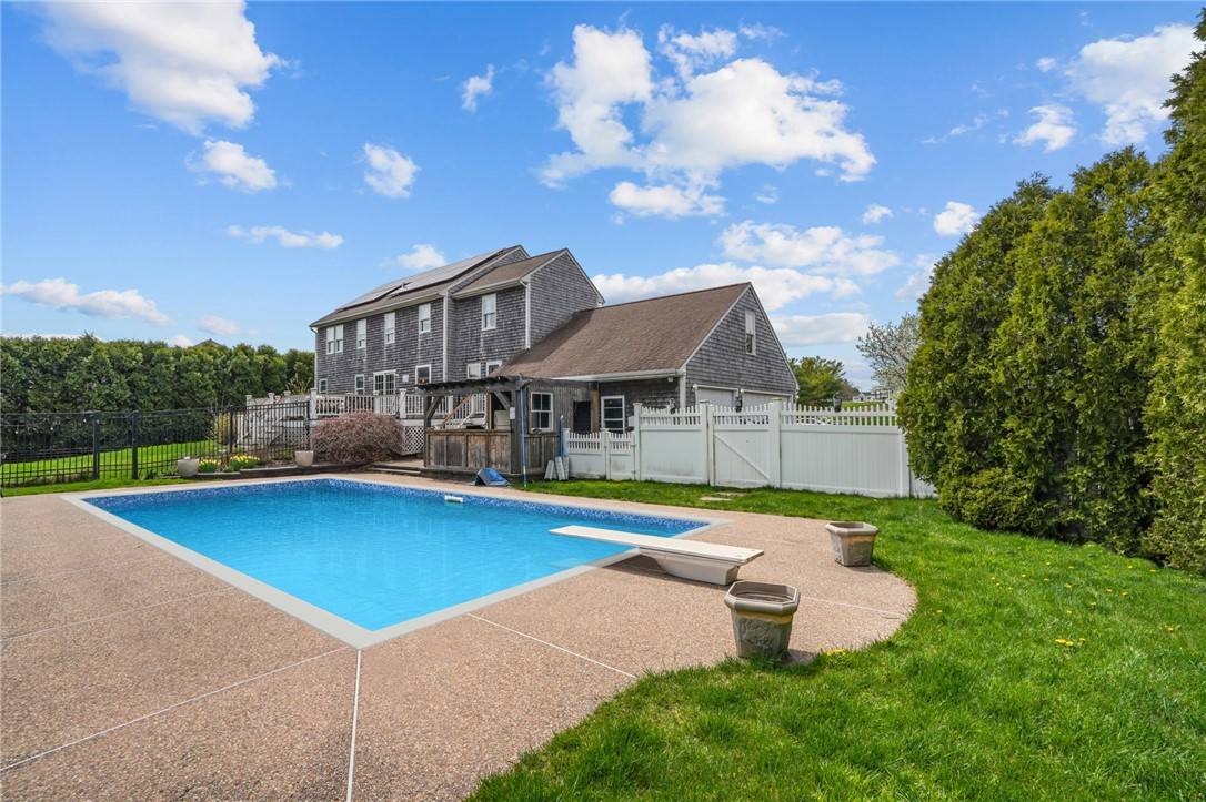 Portsmouth, RI 02871,101 Windstone DR
