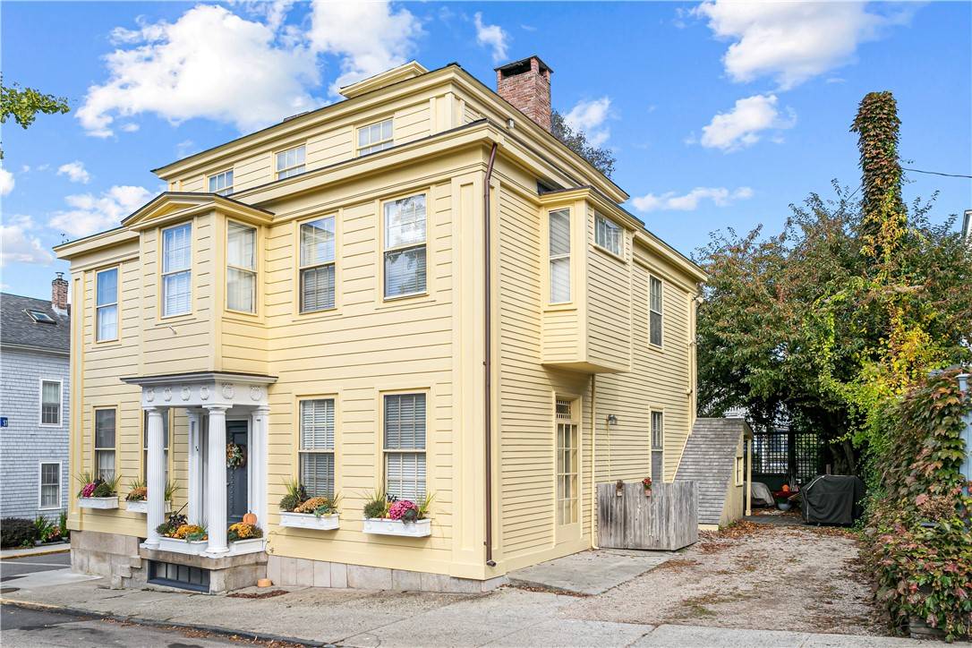 Newport, RI 02840,70 Church ST #1