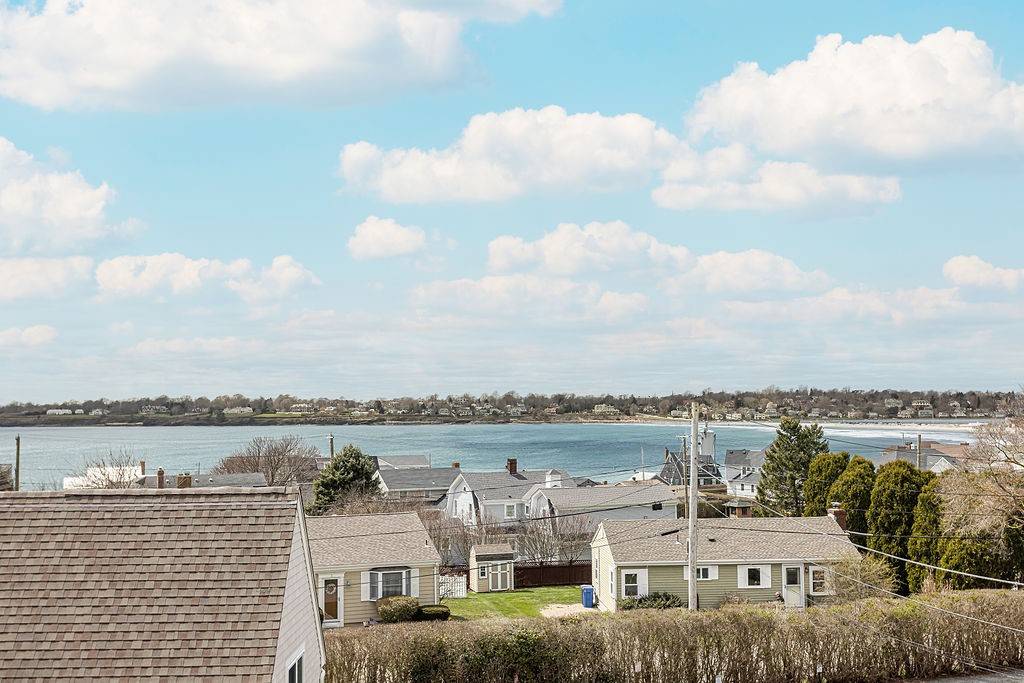 Middletown, RI 02842,10 Stimpson ST