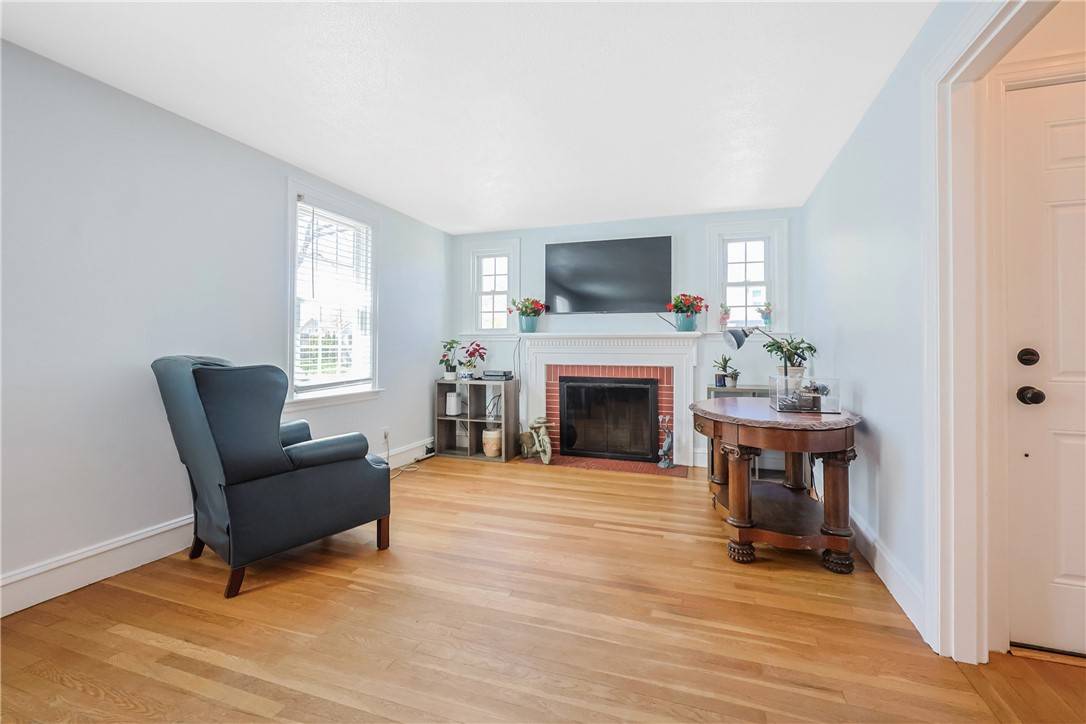 Warwick, RI 02888,22 Phillips AVE