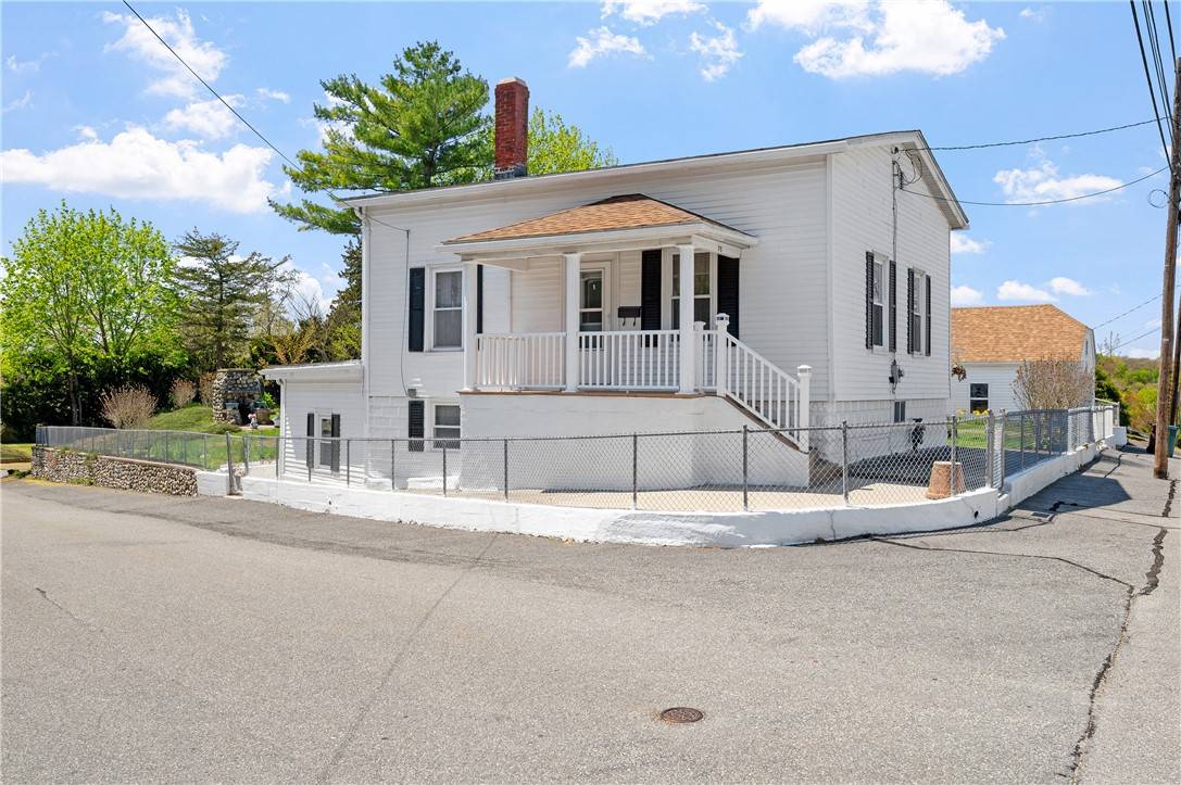 Woonsocket, RI 02895,73 Mowry ST