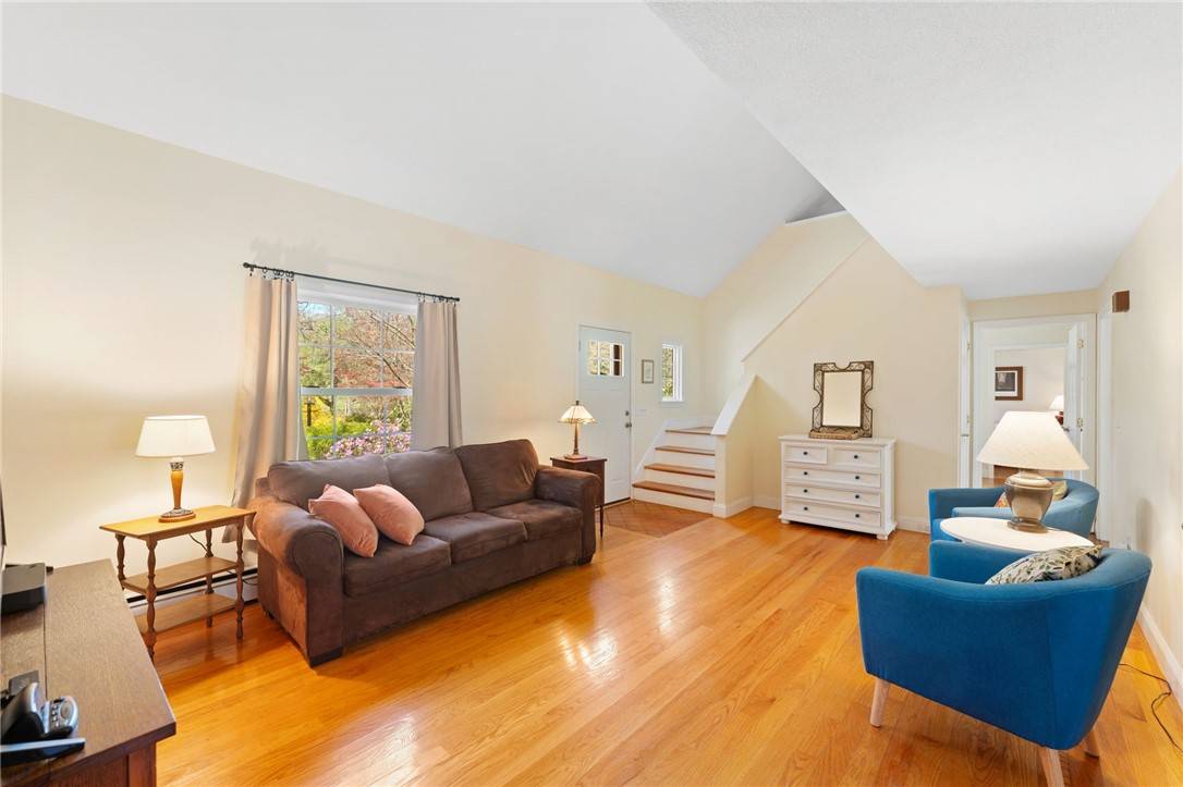 Scituate, RI 02831,29 Howard AVE