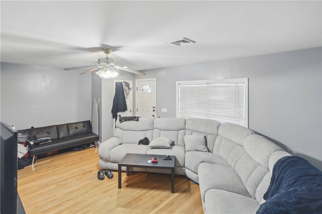 Pawtucket, RI 02860,17 Grotto AVE #1