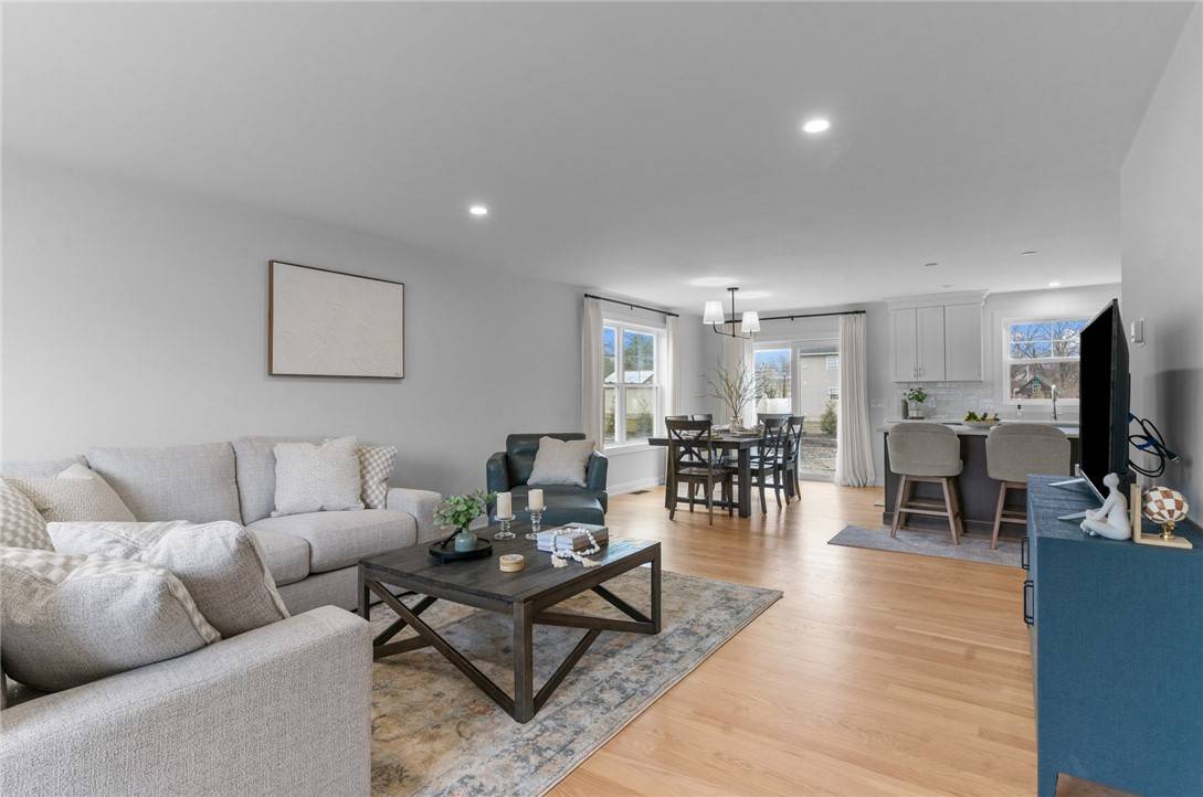 Warwick, RI 02886,18 Red Maple LN