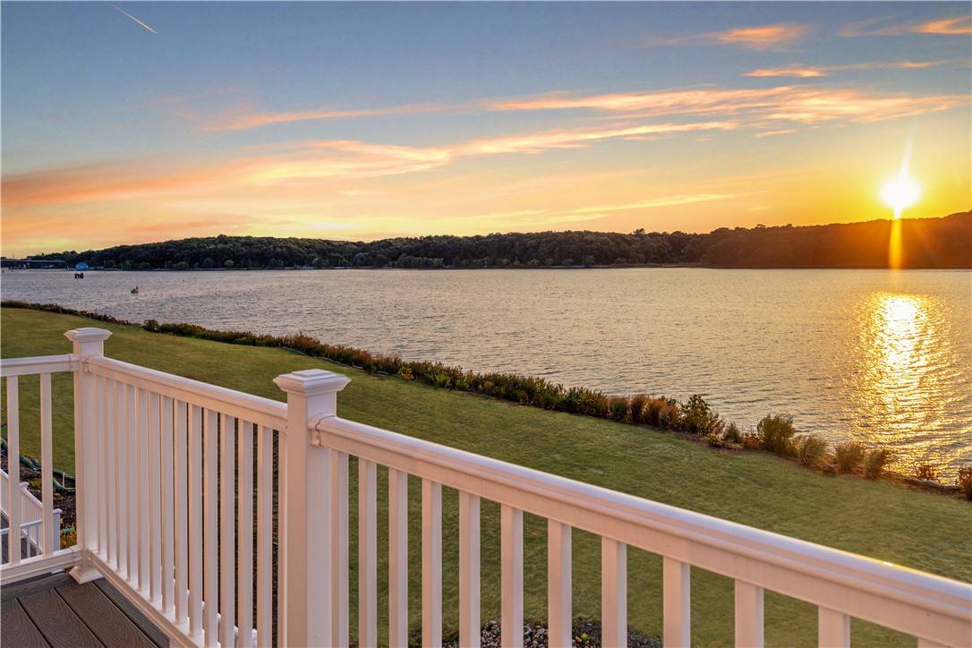 East Providence, RI 02916,102 East Point DR