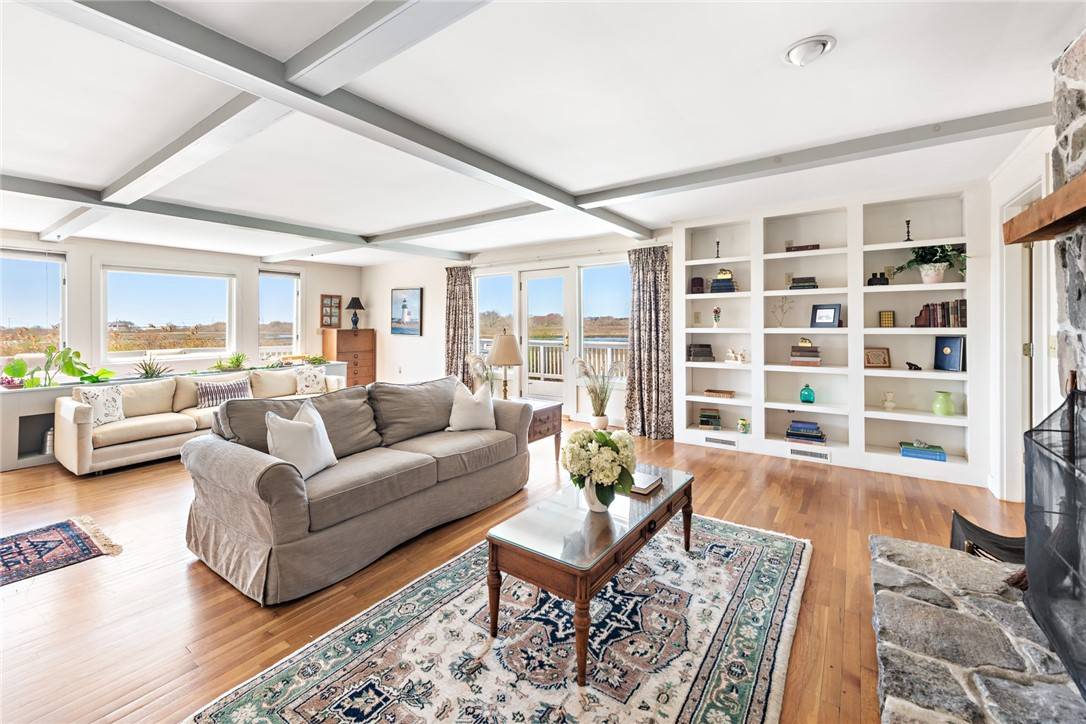 Narragansett, RI 02882,124 Houston AVE