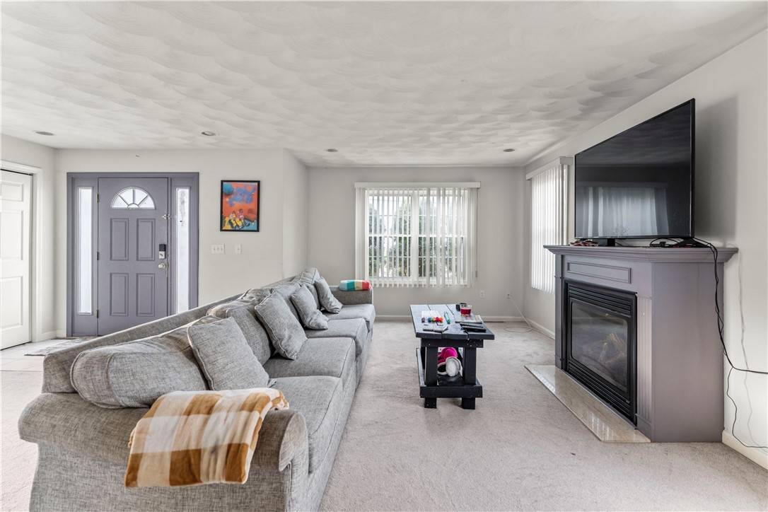 Warwick, RI 02889,156 Coburn ST