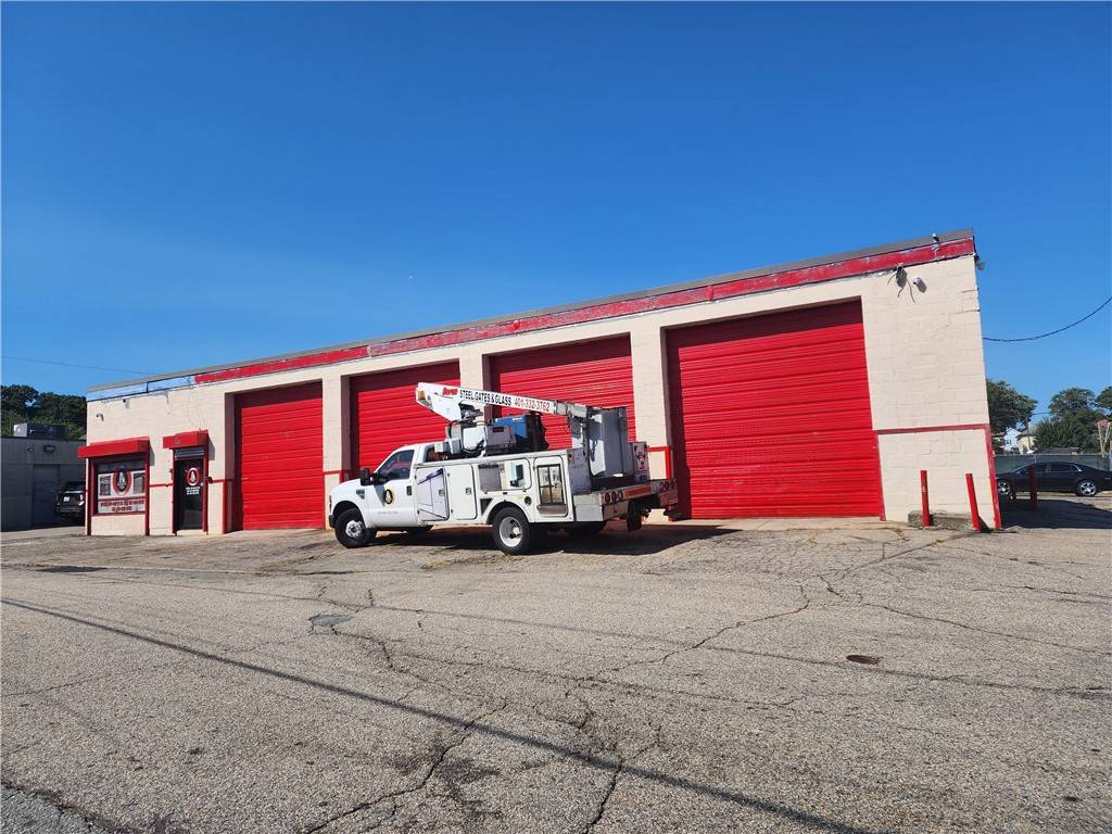 Cranston, RI 02920,26 Field ST