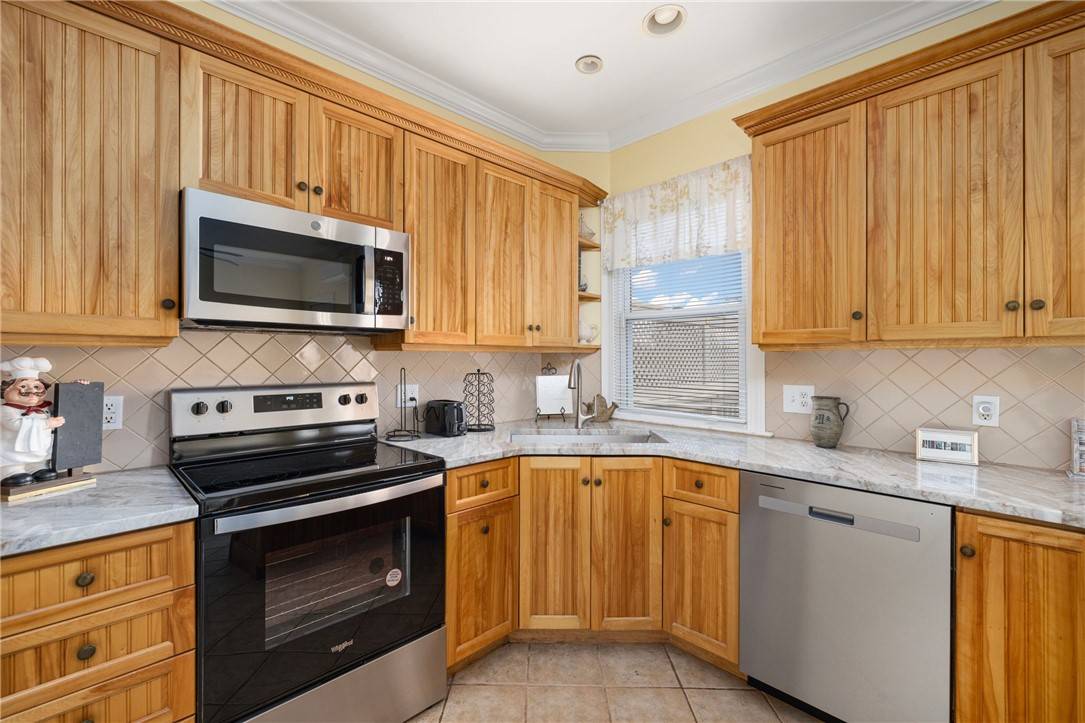 Newport, RI 02840,23 Vernon AVE #1