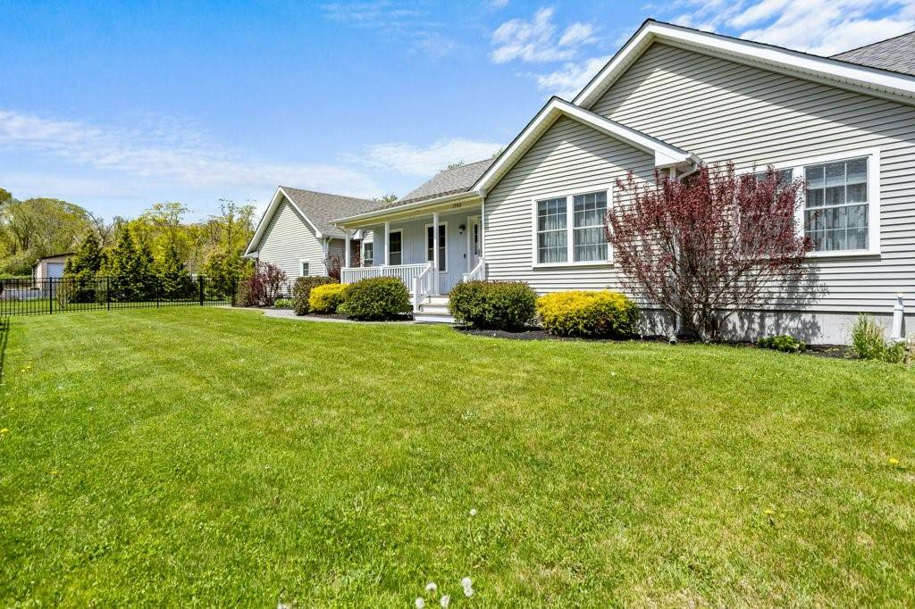 Tiverton, RI 02878,1740 Bulgarmarsh RD