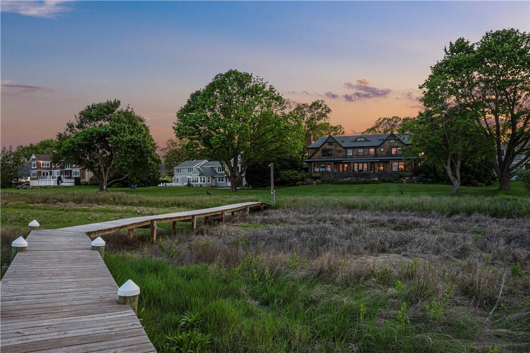 Barrington, RI 02806,136 Adams Point RD