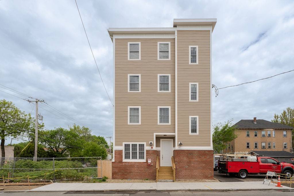 Providence, RI 02908,547 Chalkstone AVE