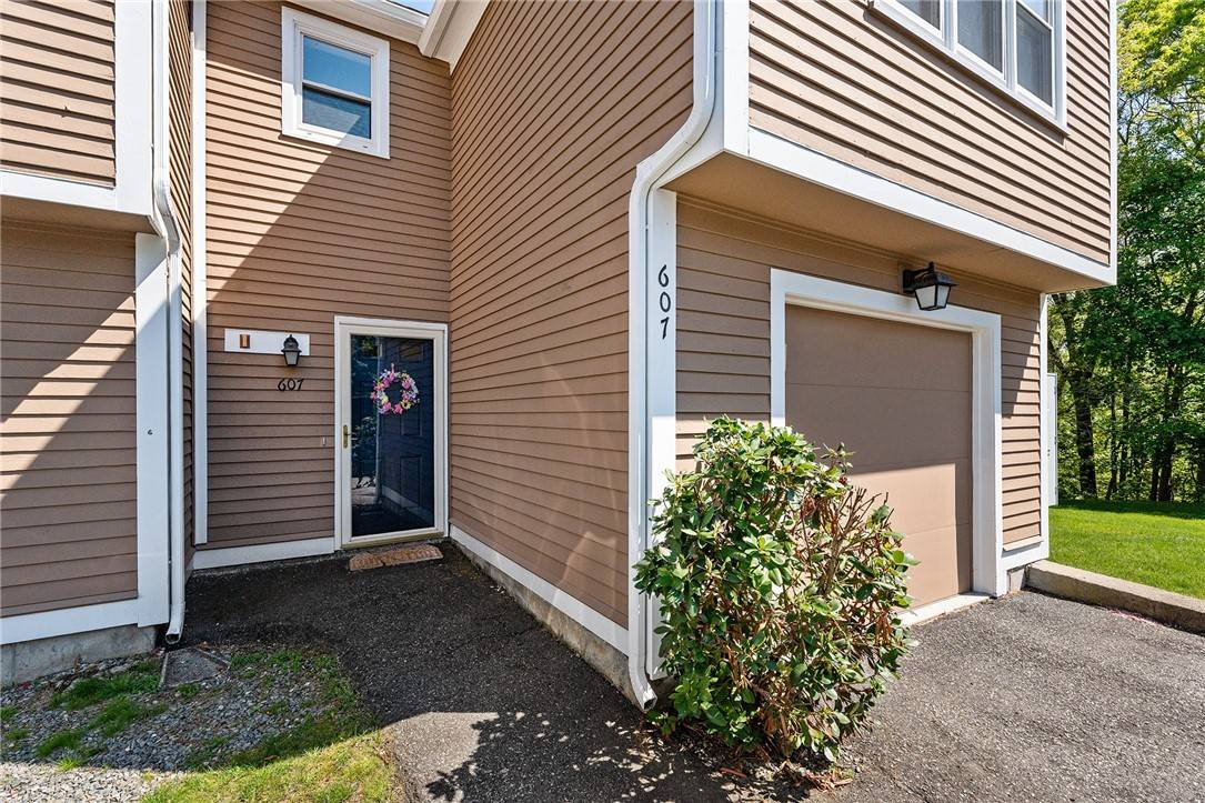 Woonsocket, RI 02895,607 Brookhaven LN