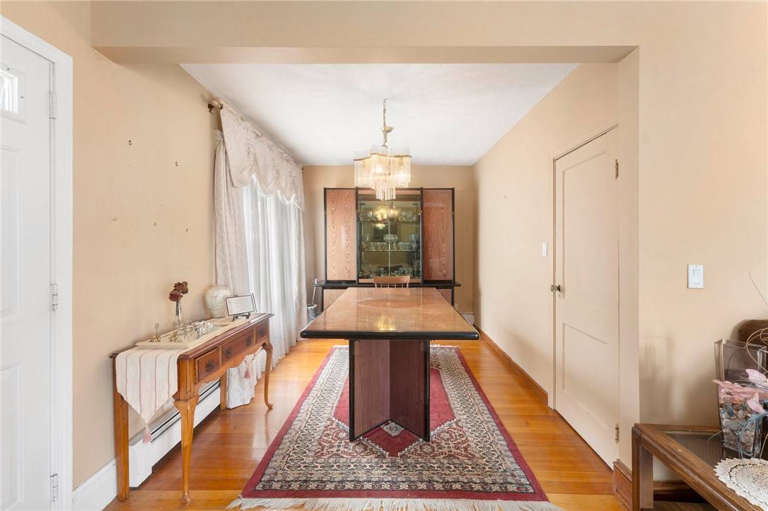 West Warwick, RI 02893,7 Blossom ST