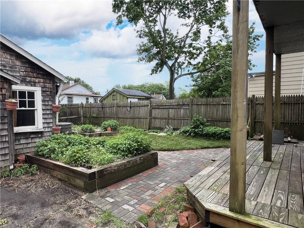 Barrington, RI 02806,61 Blanding AVE