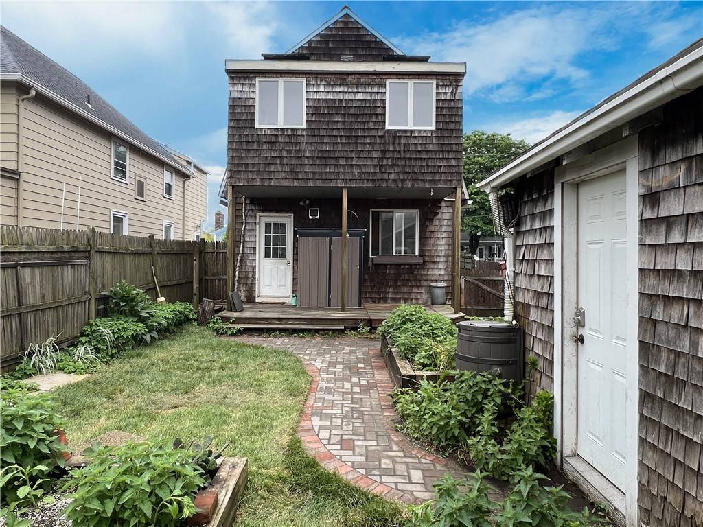 Barrington, RI 02806,61 Blanding AVE