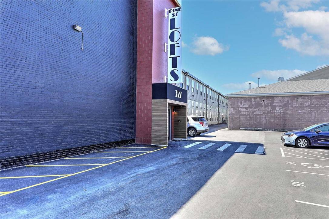 Pawtucket, RI 02860,327 Pine ST #1028