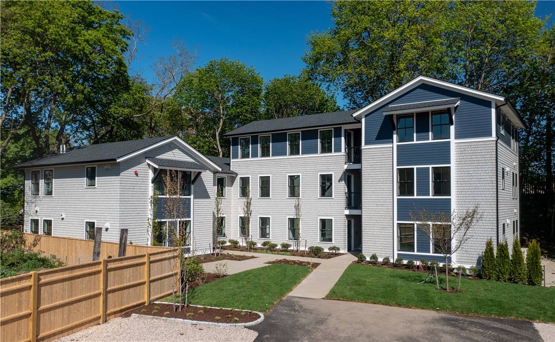 East Greenwich, RI 02818,32 Exchange ST #101