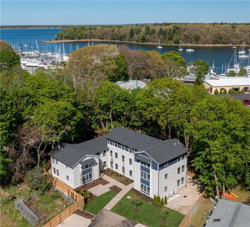 East Greenwich, RI 02818,32 Exchange ST #101