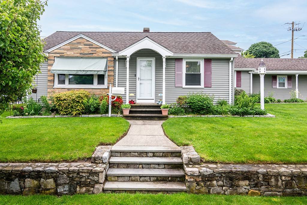 East Providence, RI 02914,212 S Spruce ST
