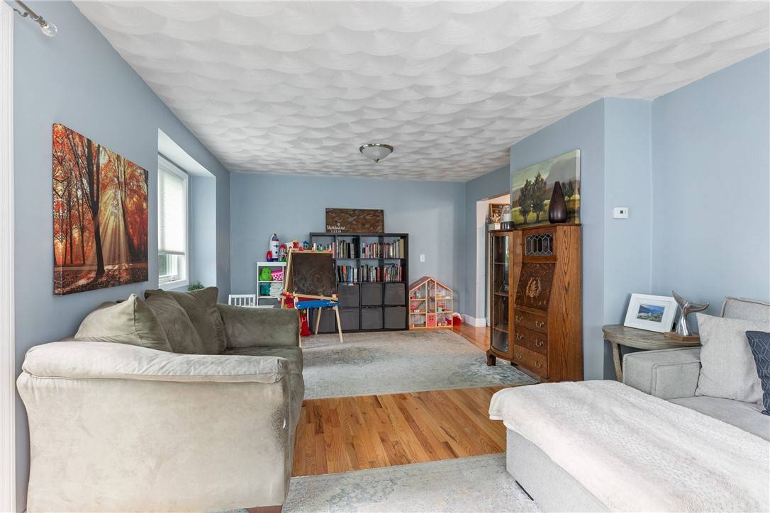 West Warwick, RI 02893,27 Aberdeen ST