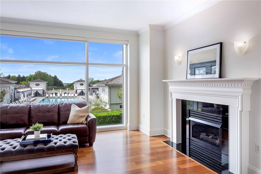 Portsmouth, RI 02871,1 Tower DR #203