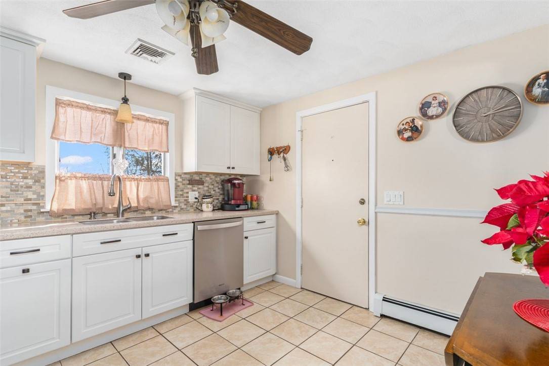 West Warwick, RI 02893,4 Aberdeen ST