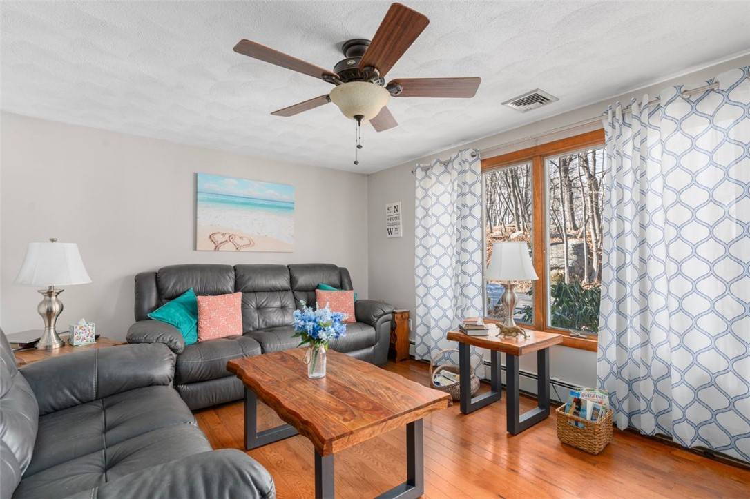 West Warwick, RI 02893,4 Aberdeen ST