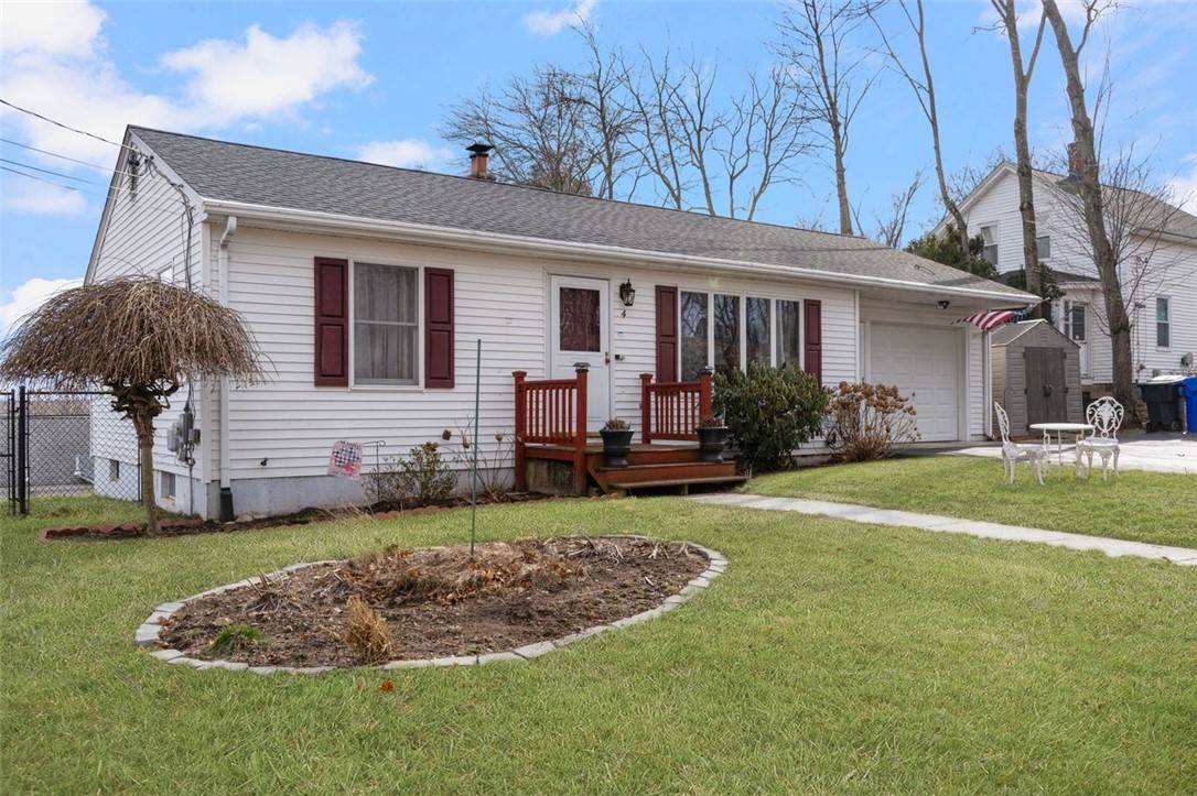 West Warwick, RI 02893,4 Aberdeen ST
