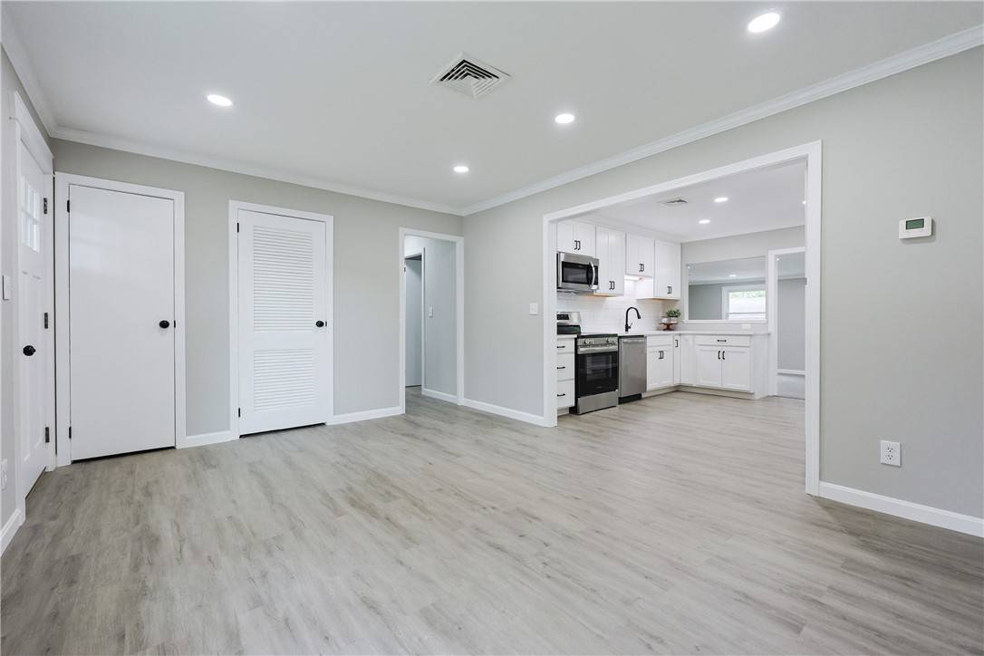 East Providence, RI 02915,31 Forbes ST