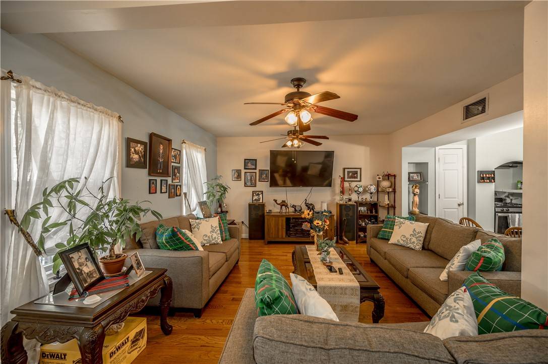 Lincoln, RI 02865,8 Arnold AVE