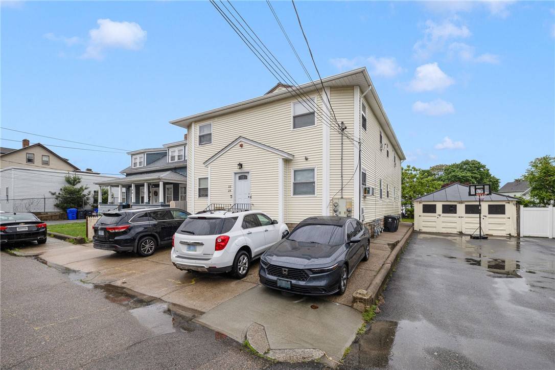 Pawtucket, RI 02860,22 Myrtle ST