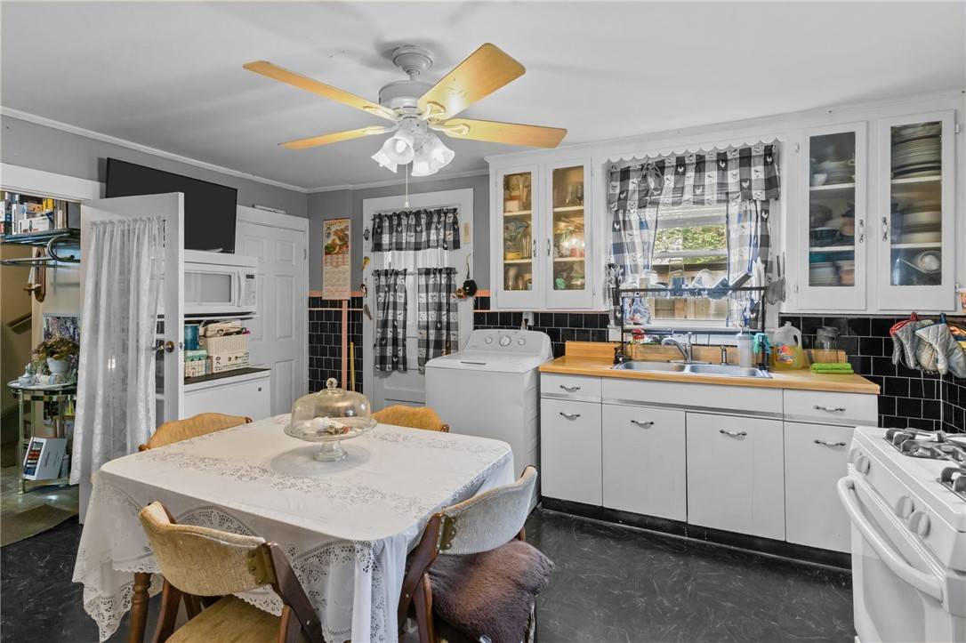 Woonsocket, RI 02895,43 Dexter ST