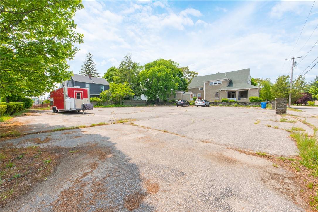 Cranston, RI 02905,19 Warwick AVE