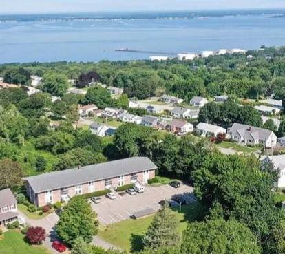 Tiverton, RI 02878,345 Main Road ST #304