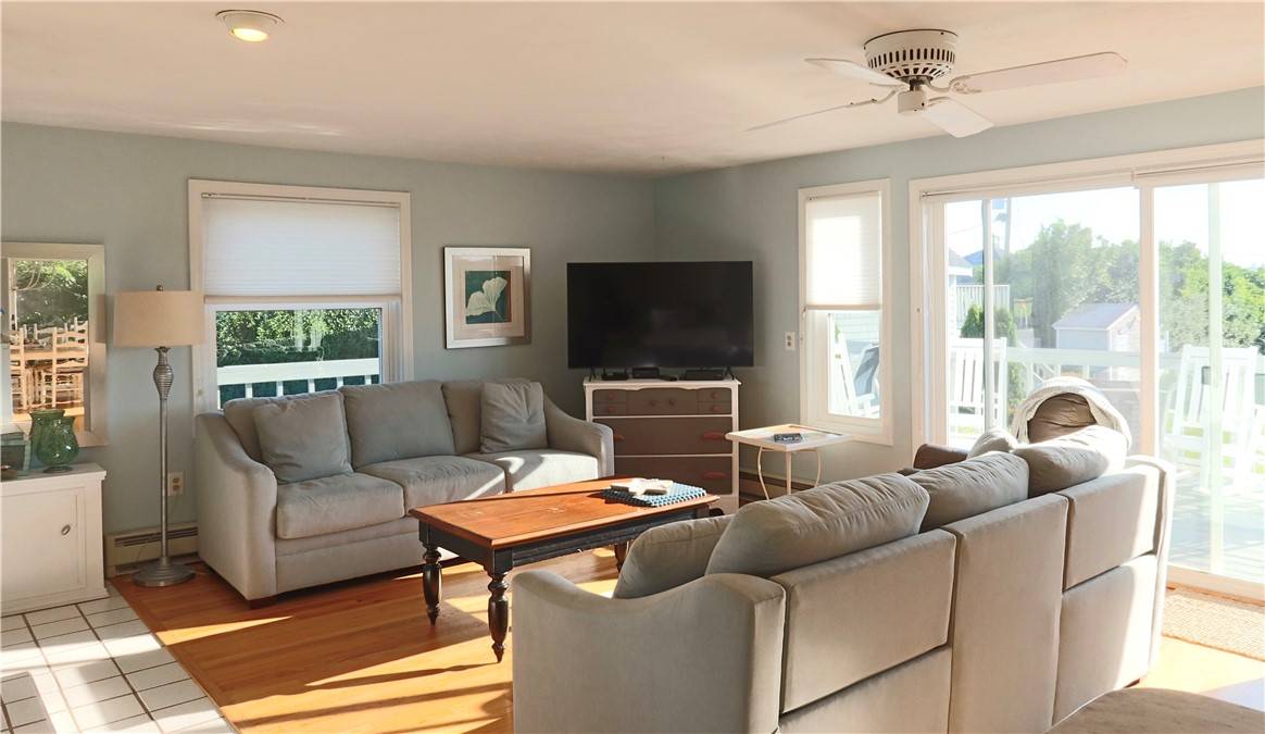 Middletown, RI 02842,18 Warren AVE