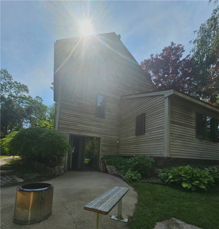 South Kingstown, RI 02879,66 Shadbush RD
