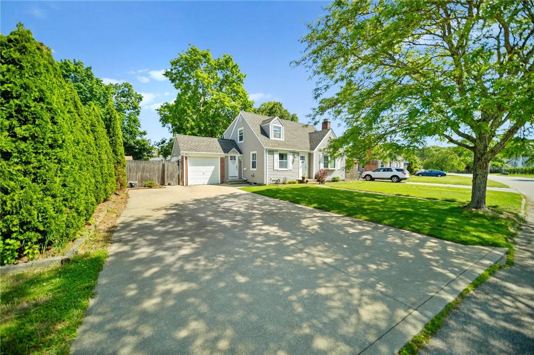 Warwick, RI 02888,79 Pilgrim DR