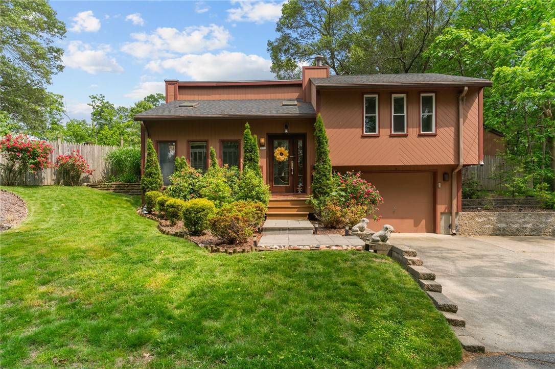 Warwick, RI 02886,68 Everglade AVE