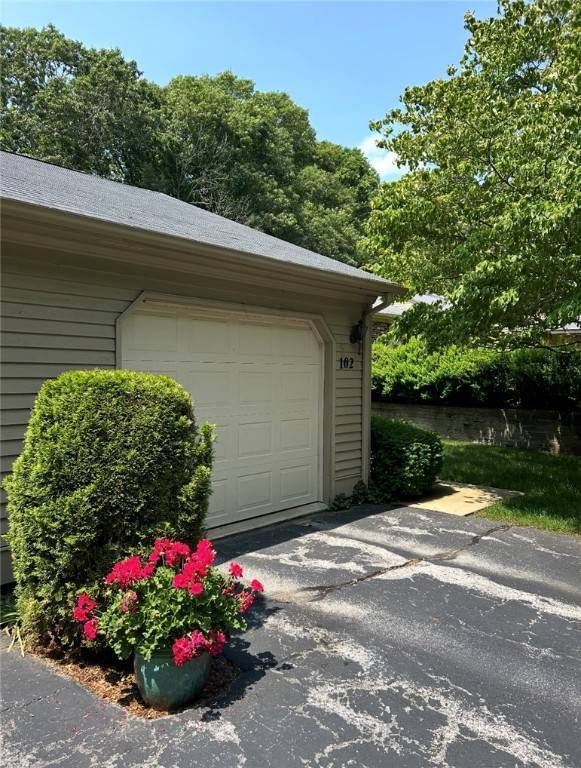 East Greenwich, RI 02818,102 Pine Glen DR