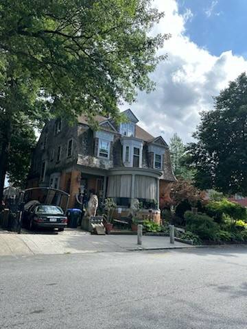 Providence, RI 02907,76 Adelaide AVE