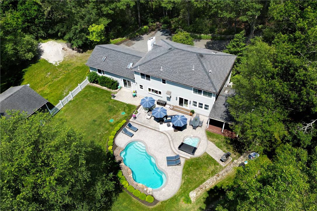 Tiverton, RI 02878,65 Knotty Pine RD