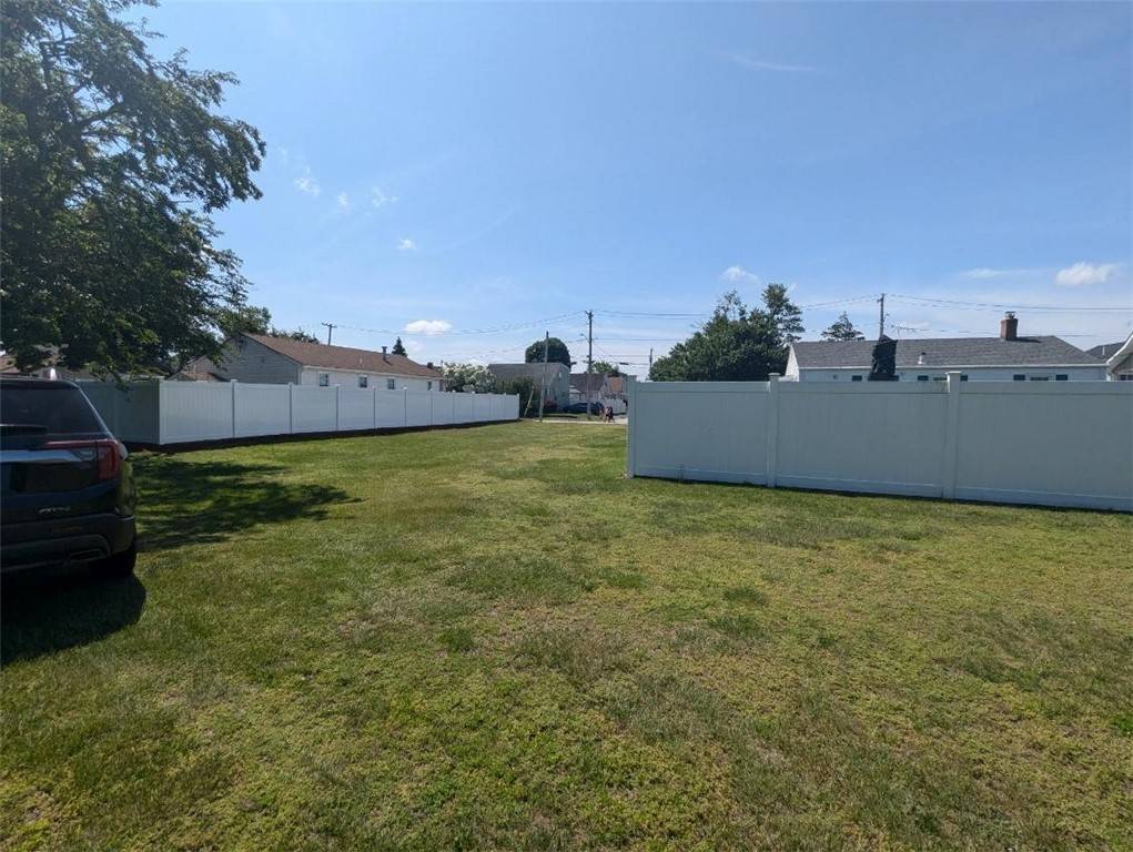 Pawtucket, RI 02861,21 Pommenville ST